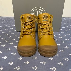 Palladium winter boots sz 1